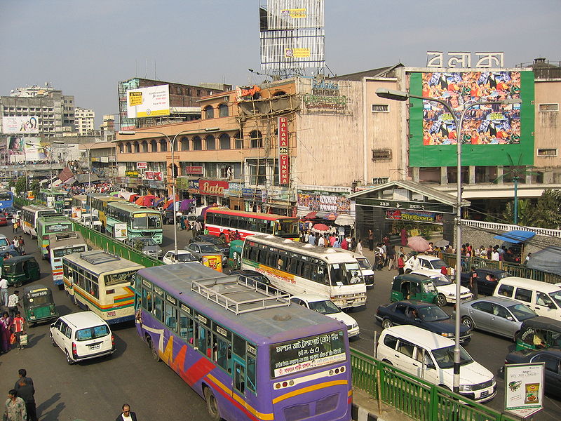 El cine Balaka al lado del nuevo mercado de Daca. Imagen de Wikipedia por Ragib Hasan