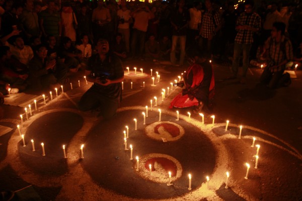 Protesters on a candlelight protest organized by 'Bloggers and Online Activist Network' demanding death penalty of war criminal Abdul Quader Mollah. Dhaka, 6 February, 2013
