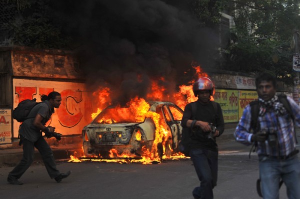 Rioters in Santinagara set car on fire as riots continue. Image by Mohammad Asad. Copyright Demotix (2/3/2013)