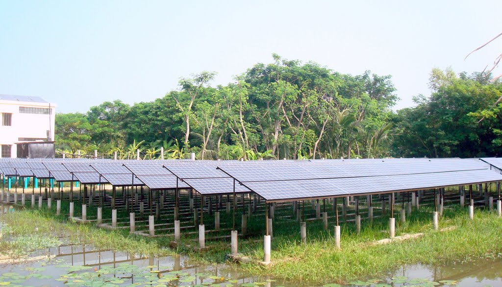 Projekt solárních panelů u ostrova Sandwip, Čattagrám. Zdroj fotografie: wikimedia.
